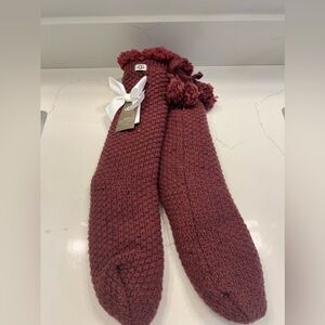 UGG Fleeced Lined Cozy Socks sangria red NWT
